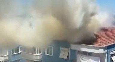 Silivri'de 4 katlı binanın çatısında çıkan yangın söndürüldü