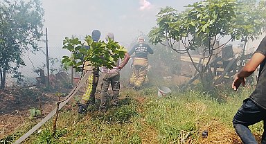 Silivri'de otlukta çıkan yangın gecekonduya sıçradı-1