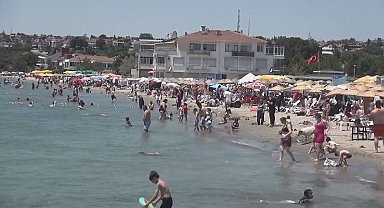 Silivri'de sıcak havadan bunalanlar plajlara akın etti