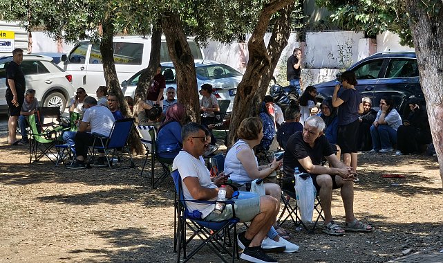 Sınav heyecanı Babalar Günü ile katlandı, babalar çocuklarını yalnız bırakmadı