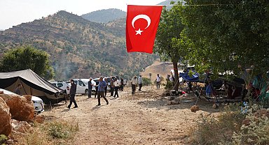 Şırnak'ta 40 aile, 32 yıl sonra geldikleri köylerine çadır kurup kesin dönüş için başvuru yaptı