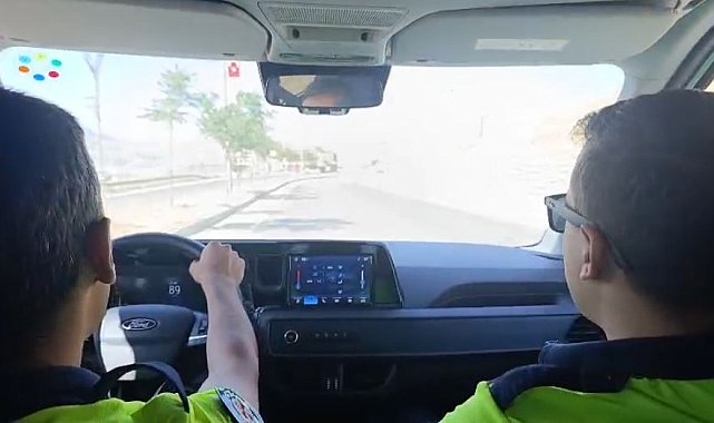 Şırnak'ta polis, 14 adayı sınava yetiştirdi