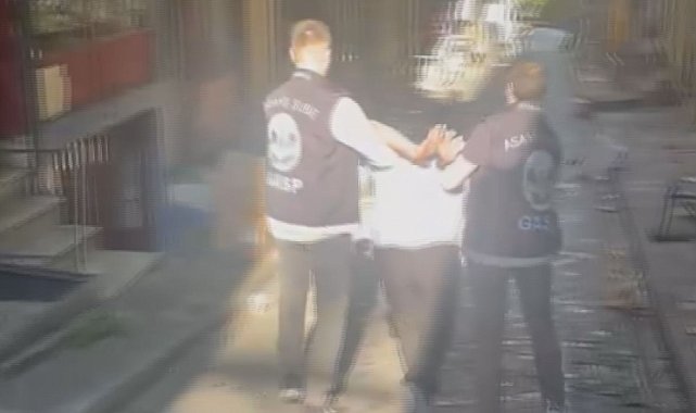 Şişli'de parkta pankart asıp açıklama yapan 7 şüpheli yakalandı
