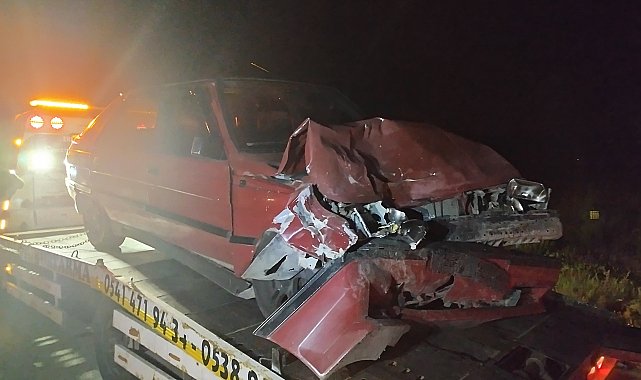 Sivas'ta hafif ticari araç ile otomobil çarpıştı: 6 yaralı