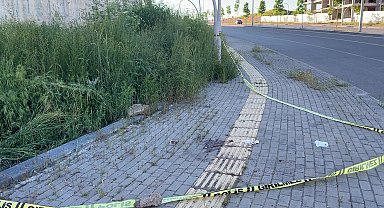 Sivas'ta inşaat işçisi baltayla 3 kişiyi yaraladı; o anlar kamerada YENİDEN