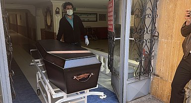 Sivas'ta KKKA şüphesiyle tedavi gören 2 çocuk annesi hayatını kaybetti