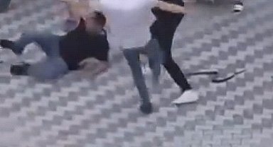 Sokağa taşan ıstakalı, kemerli kavga kamerada