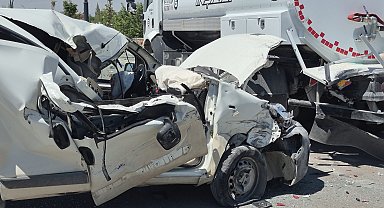 Su tankerine çarpan hafif ticari aracın sürücüsü ağır yaralı