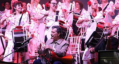 Tekirdağ Kiraz Festivali'nde Burhan Öçal, sahne aldı