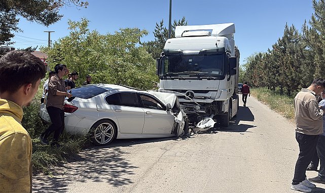 TIR ile çarpışan otomobilin sürücüsü öldü