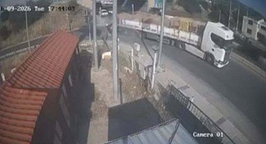 TIR'a çarpan otomobilin sürücüsünün öldüğü kaza kamerada