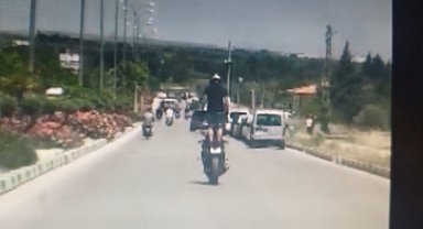 Trafikte ayağa kalkarak motosiklet kullanan sürücüye 46 bin TL ceza