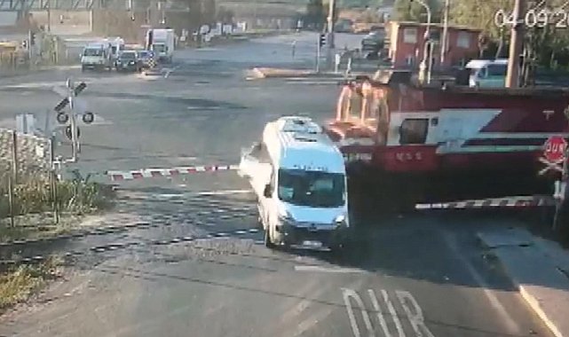 Trenin minibüse çarptığı ve 7 kişinin öldüğü hemzemin geçit, 4 yıl 9 ay sonra kapatıldı