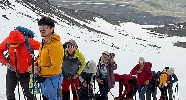 Türkiye'nin çatısı Ağrı Dağı'na tırmanışlar başladı
