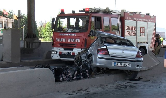 Tuzla'da gişelerde beton bariyere çarpan otomobilin sürücüsü öldü