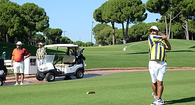 Üç kulübün taraftarı golf sahasında dostluk için buluştu