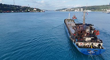 Ukrayna açıklarında dron saldırısına uğrayan 'ANT' isimli Türk gemisi İstanbul Boğazı'ndan geçti