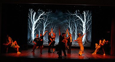 Üniversiteli gençlerin sahnelediği 'The Addams Family' izleyici ile buluşuyor