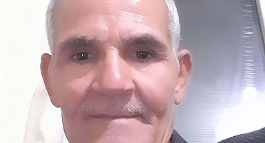 Uşak'ta ağaçlara çarpan otomobilin sürücüsü öldü, eşi yaralandı