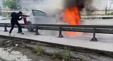 Üsküdar D-100'de otomobilde çıkan yangın itfaiye tarafından söndürüldü