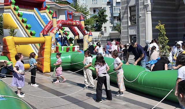 Üsküdar'da 400 çocuk 'Minare Gölgesinde Çocuk Şenliği'nde buluştu