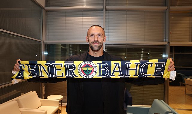 Vedat Muriqi, Fenerbahçe için İstanbul'da Fotoğraf eklendi