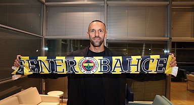 Vedat Muriqi, Fenerbahçe için İstanbul'da Fotoğraf eklendi