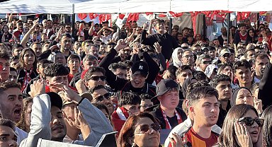 Yalova'da dev ekran karşısında milli maç heyecanı