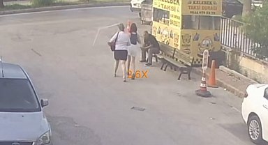 Yolda yürürken başına sineklik düşen kadın yaralandı; o anlar kamerada