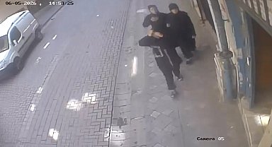 Zeytinburnu'nda hırsızlar kendilerini takip eden ekiplerce suçüstü yakalandı