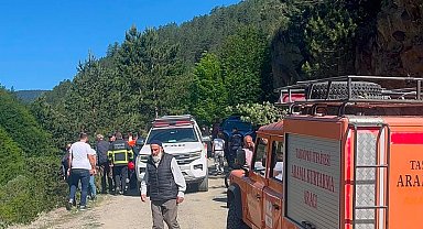 100 metrelik uçuruma yuvarlanan otomobildeki 2 kişi öldü