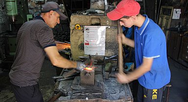 300 yıllık aile geleneği demirciliği oğluyla 8'inci kuşağa taşıyor
