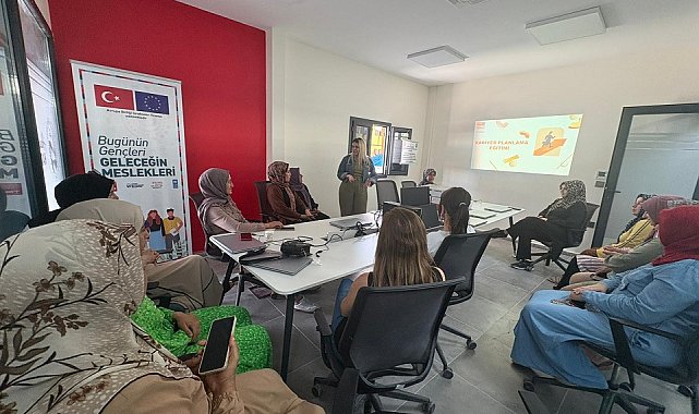'Kadın için Teknoloji Projesi' ile 2 binden fazla kişiye ulaşıldı