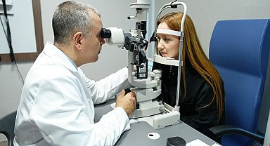 'Kontakt lensle havuza girmek görme kaybına yol açabiliyor'