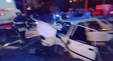 Adana'da kırmızı ışıkta bekleyen otomobile bir başka otomobil çarptı: 1 ölü, 3 yaralı