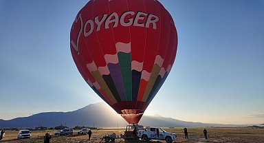 Ağrı Dağı eteklerinde sıcak hava balonuyla uçuş yapıldı