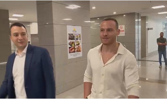 Ahbap Derneği soruşturmasında oyuncu Kerem Bürsin ifade vermek için adliyeye geldi-1
