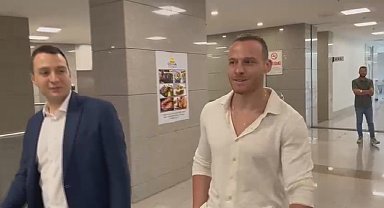 Ahbap Derneği soruşturmasında oyuncu Kerem Bürsin ifade vermek için adliyeye geldi-1