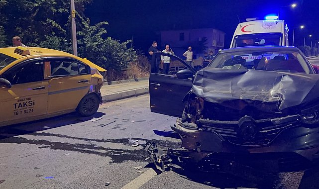 Alkollü sürücünün kullandığı otomobil, taksiye çarptı: 1 yaralı