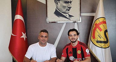 Altay'dan ayrılan Emre imzayı attı