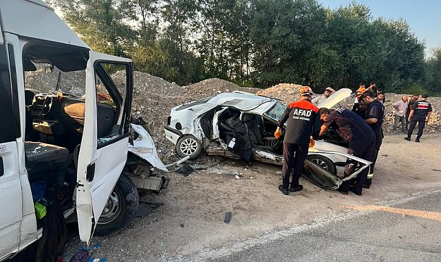 Amasya'da otomobil ile minibüs çarpıştı: 1 ölü, 3 yaralı