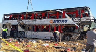 Amasya'da yolcu otobüsü devrildi; 2'si ağır, 46 yaralı