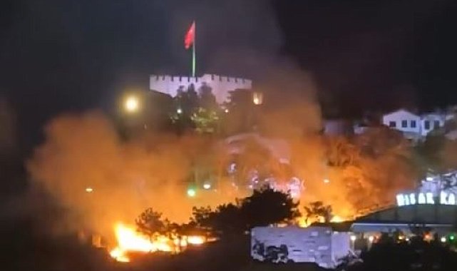 Ankara Kalesi etrafındaki ot yangını söndürüldü