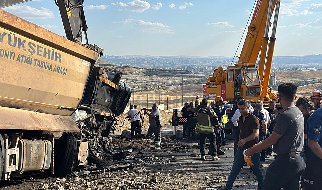 Ankara'da yol çalışmasında iki hafriyat kamyonu çarpıştı: 2 ölü