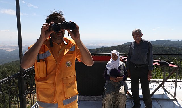 Anne ve babasının 35 yıl çalışıp, emekli olduğu kulede 10 yıldır yeşil vatanı koruyor