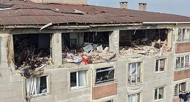 Apartman dairesinde 2 kişinin öldüğü patlamanın neden olduğu hasar sabah ortaya çıktı