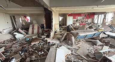 Apartman dairesinde, 2 kişinin öldüğü patlamanın neden olduğu hasarın boyutu sabah ortaya çıktı