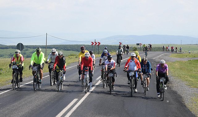 Ardahan'da Bisiklet Festivali'nde bin kişi pedal çevirdi