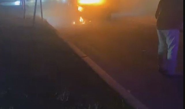 Arnavutköy'de seyir halindeki otomobil alev alev yandı