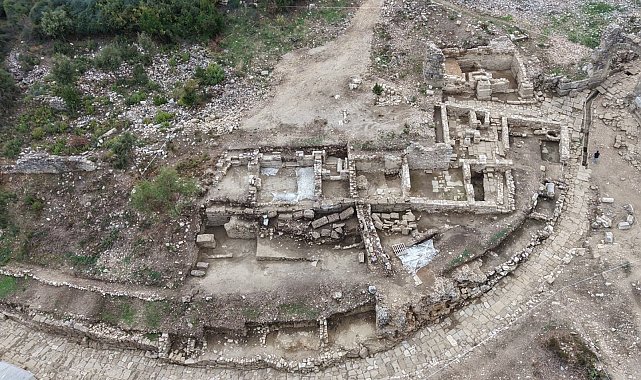 Aspendos'ta 2 bin yıllık 'Tiyatro Caddesi' gün yüzüne çıktı